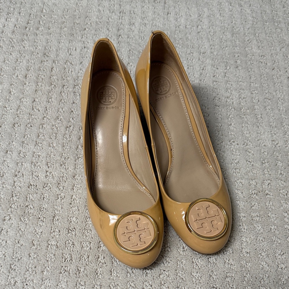 Tory Burch Beige Patent Flats